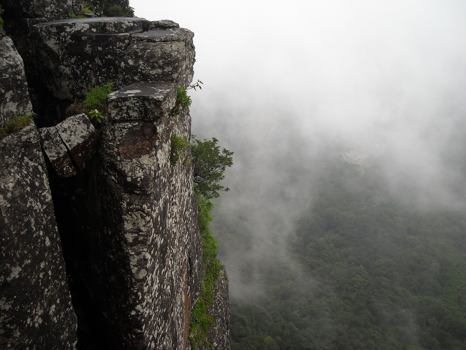 Mini World's End: A Paradise Corner in Sri Lanka - Metigahatenna | Secret World Trip Planner