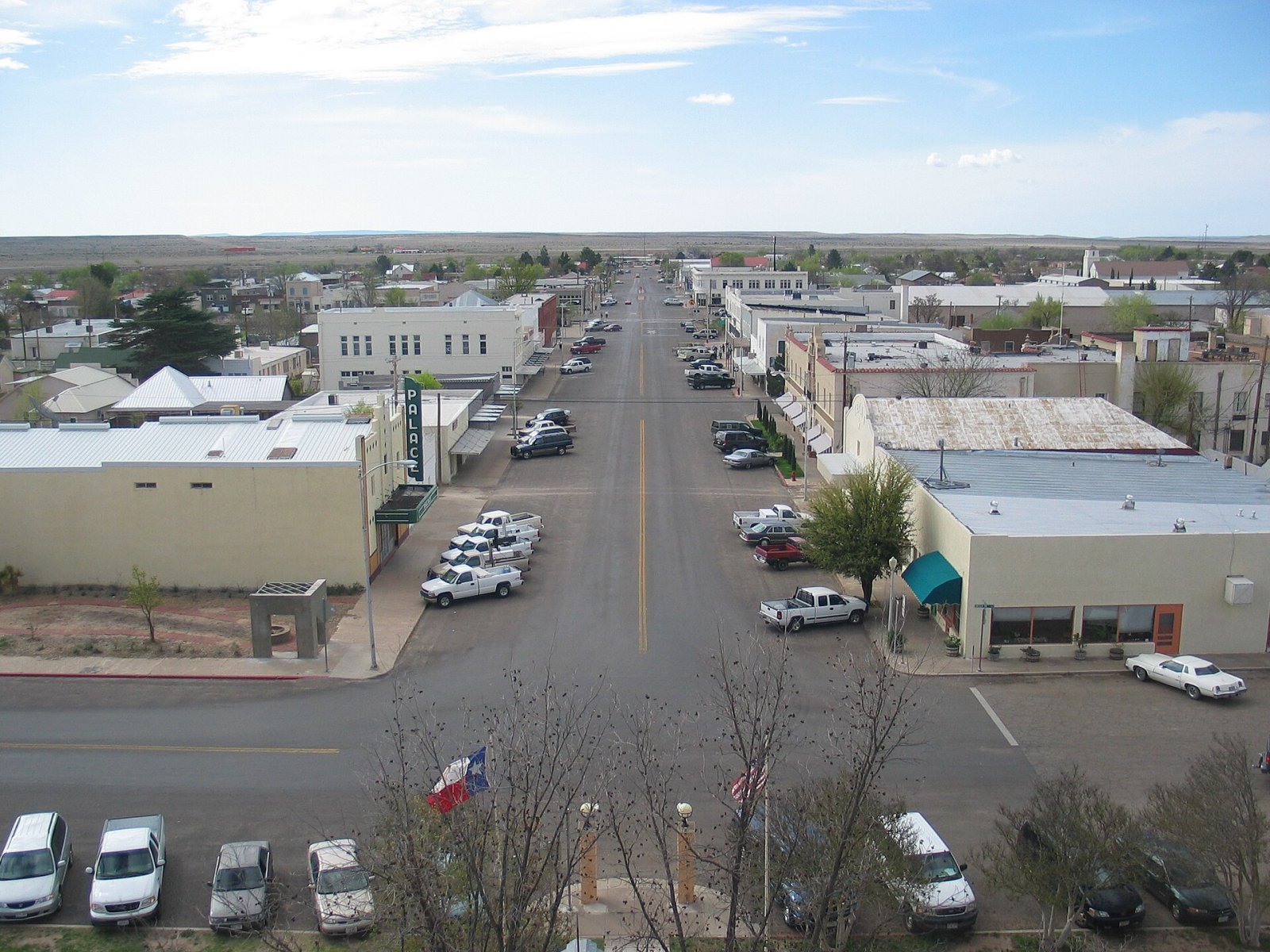 Marfa, Texas: Arte e Mistero nel Cuore del Deserto - Cheng Du Shi | Secret World Trip Planner
