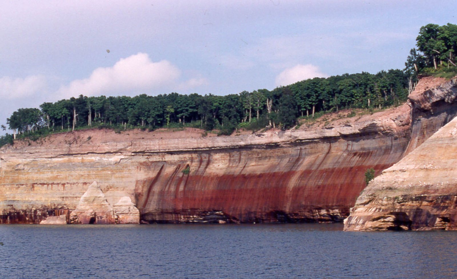 Pictured Rocks National Lakeshore: uma joia natural em Michigan | Secret World Trip Planner