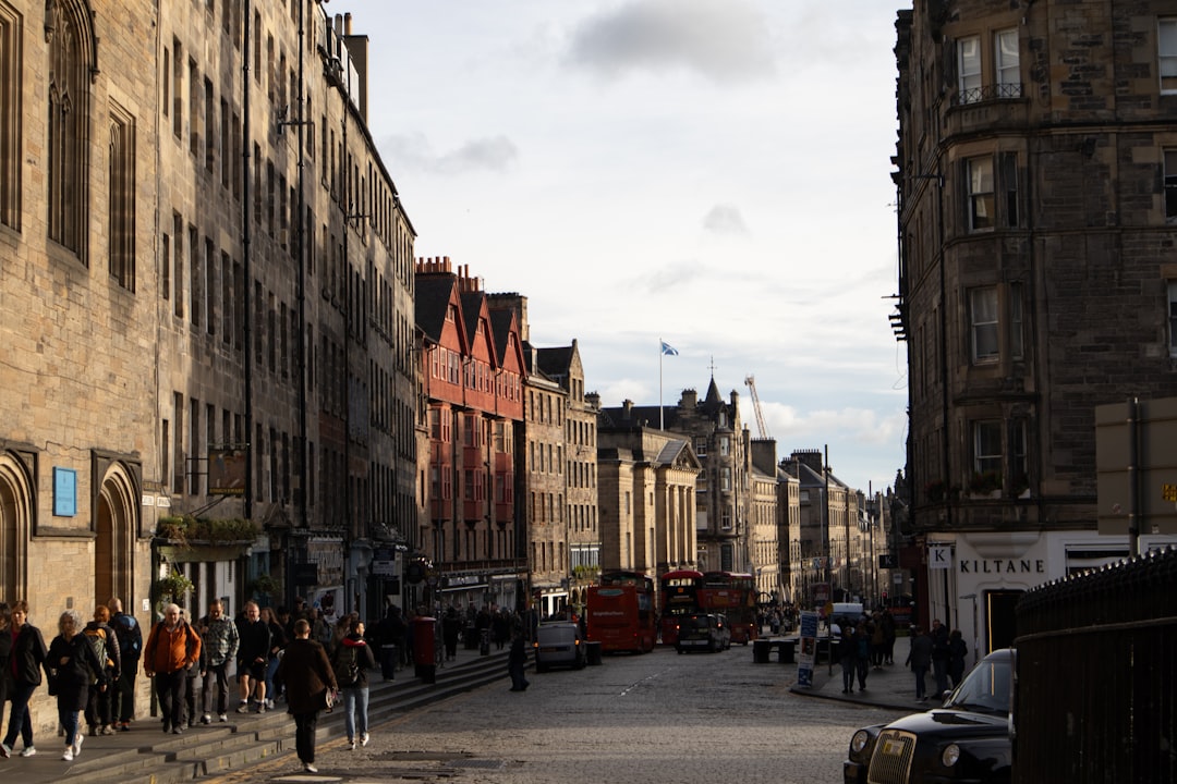 Entdecken Sie die Royal Mile in Edinburgh: Geschichte und Kultur