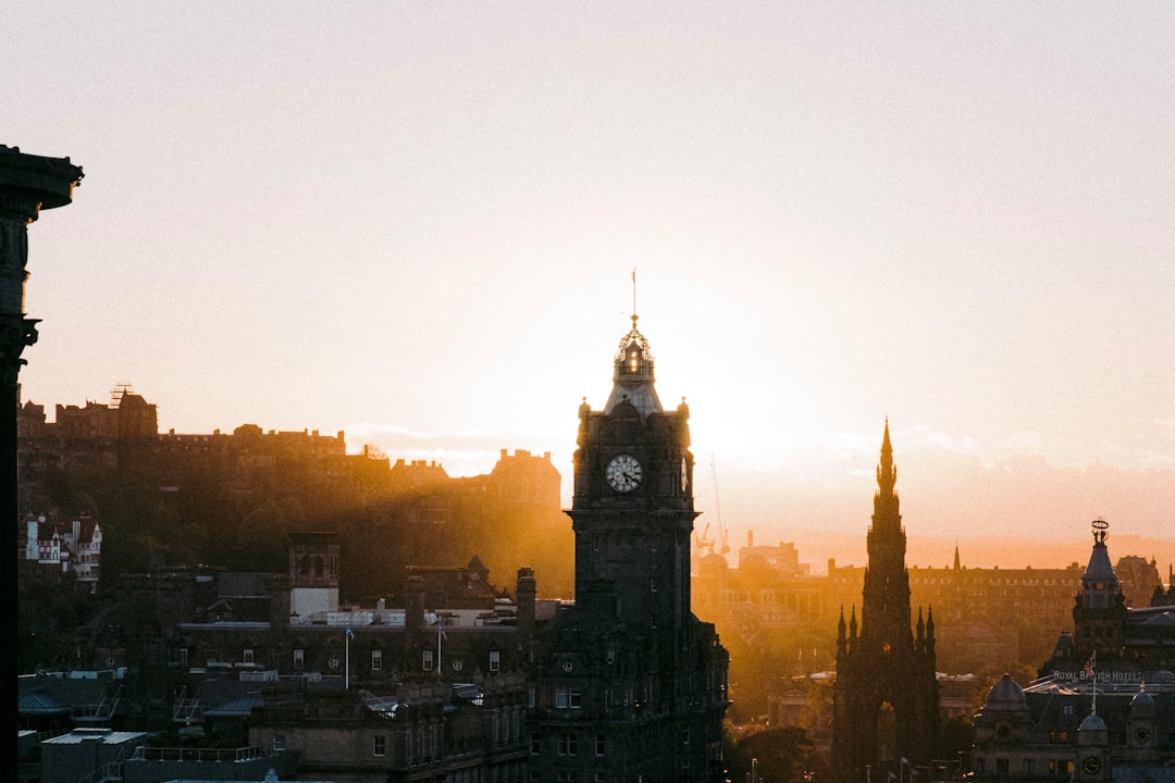 Découvrez Calton Hill : le cœur culturel d'Édimbourg | Secret World Trip Planner