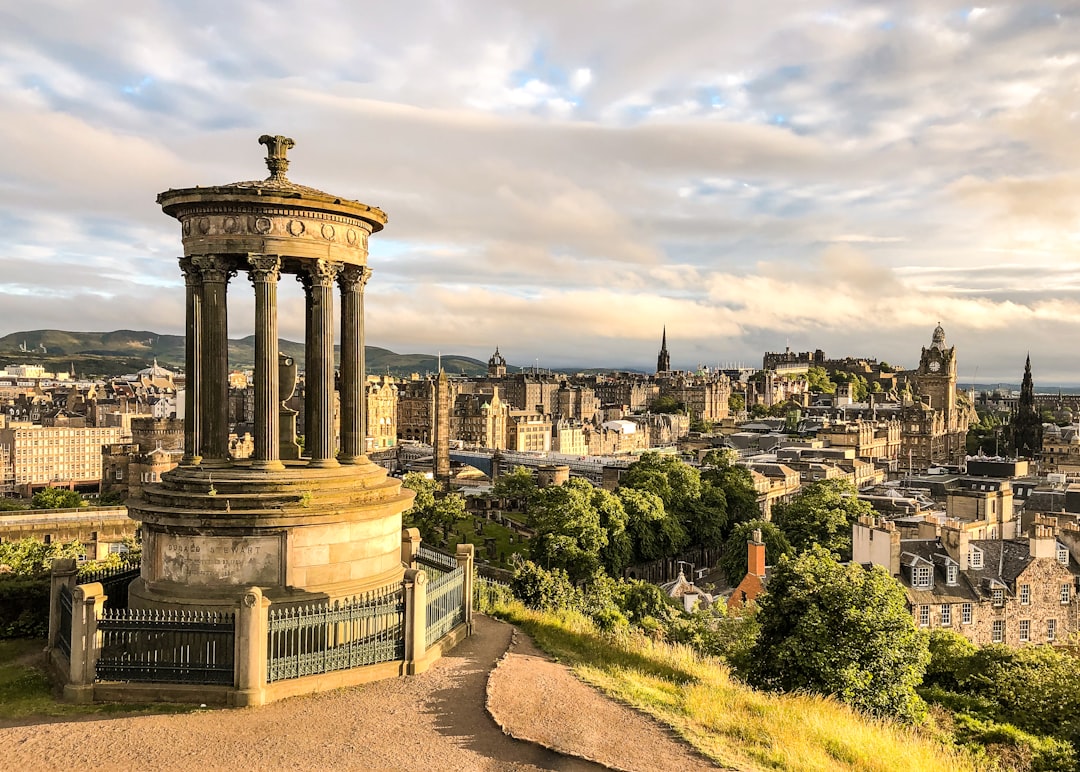 Descubra Calton Hill: o coração cultural de Edimburgo | Secret World Trip Planner