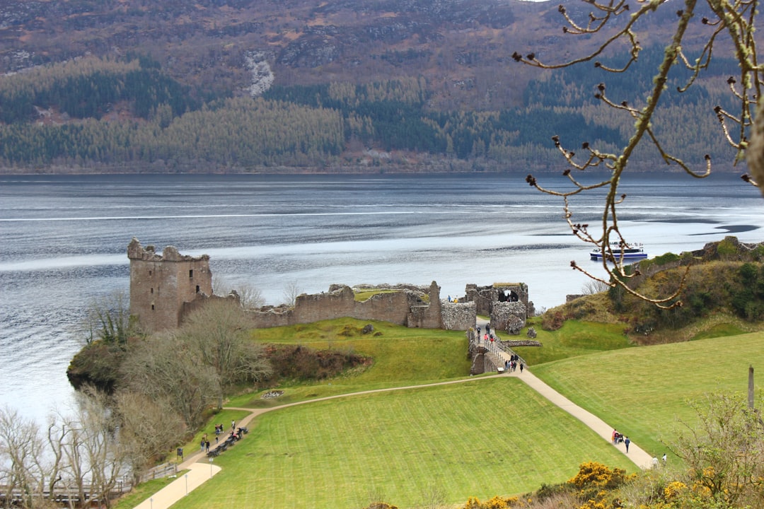 Découvrir Loch Ness : le mystère et la beauté de l'Écosse | Secret World Trip Planner
