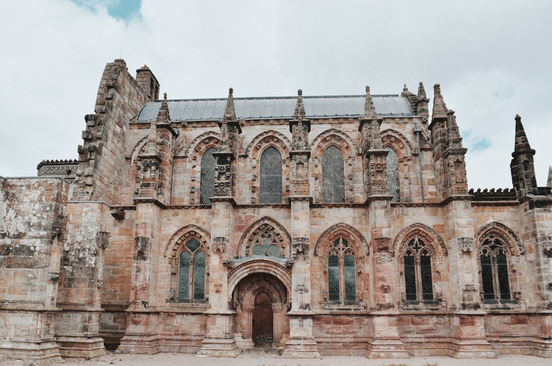 Scopri la Magia di Rosslyn Chapel in Scozia | Secret World Trip Planner