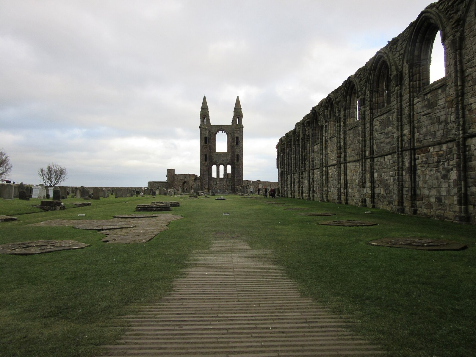 Entdecken Sie die St Andrews Cathedral: ein kulturelles Juwel Schottlands | Secret World Trip Planner