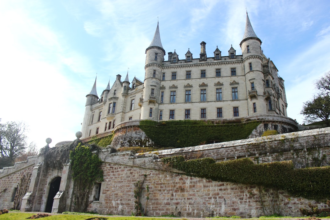 Descubre Balmoral Castle: Historia y Belleza en Escocia | Secret World Trip Planner