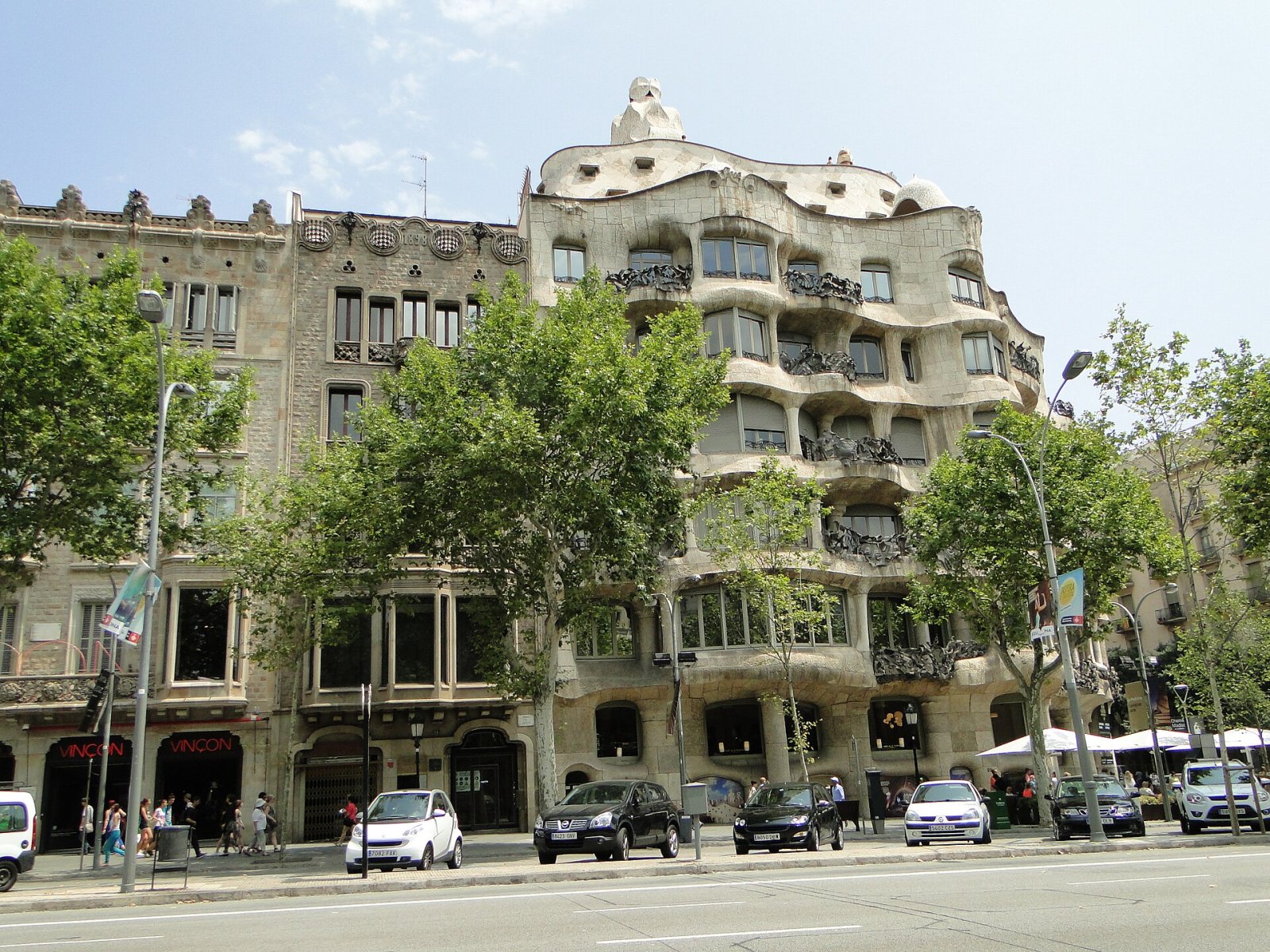 바르셀로나의 가우디 걸작, 카사 밀라 라 페드레라 - Barcelona | Secret World Trip Planner