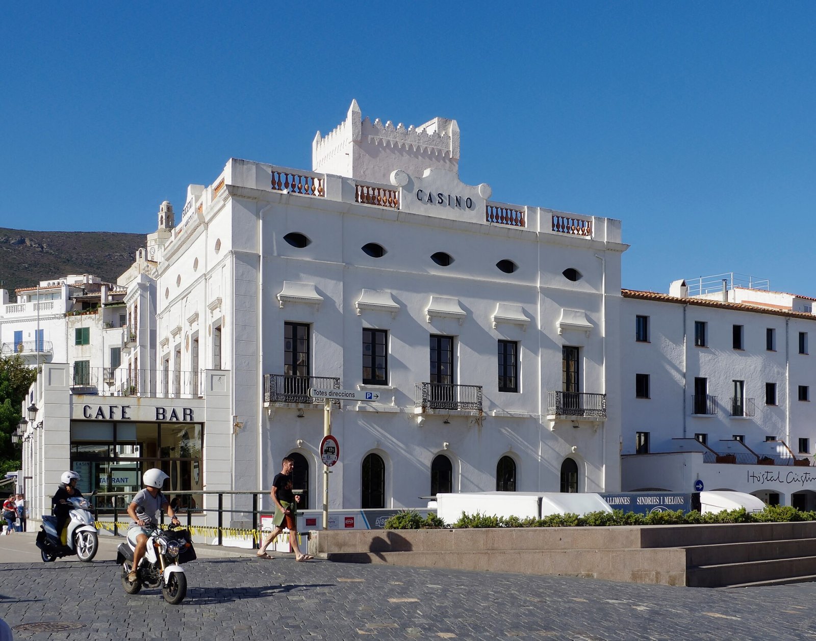 カダケスの発見：コスタ・ブラバの宝石 - Cadaqués | Secret World Trip Planner