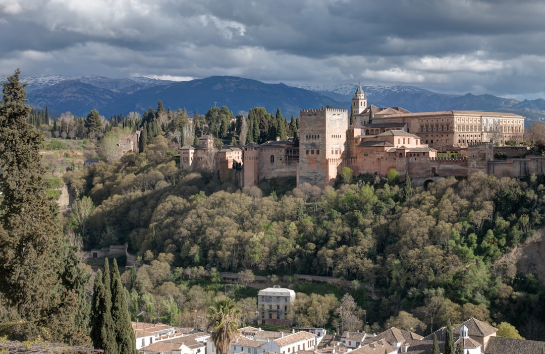 Scopri l'Alhambra di Granada: un gioiello della storia andalusa | Secret World Trip Planner