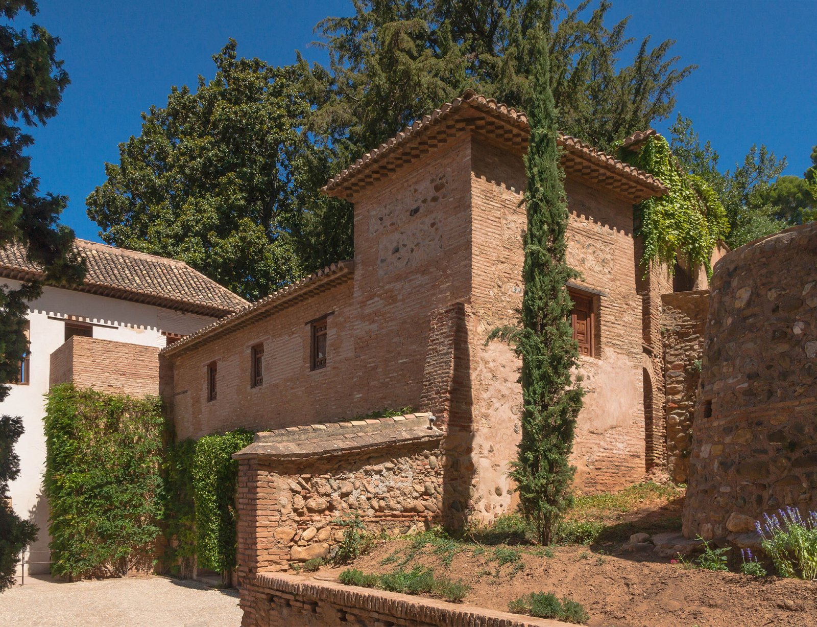 Entdecken Sie den Generalife von Granada: Ein Paradies aus Geschichte und Schönheit | Secret World Trip Planner