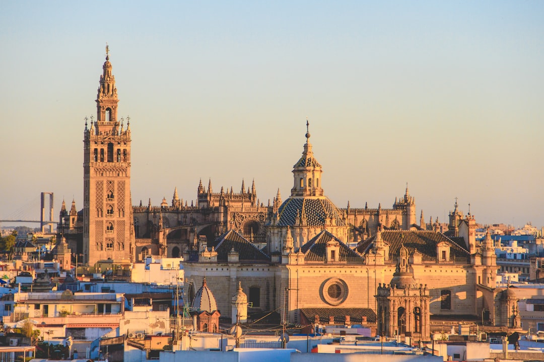 Die Giralda von Sevilla: Ein Symbol für Geschichte und Kultur | Secret World Trip Planner