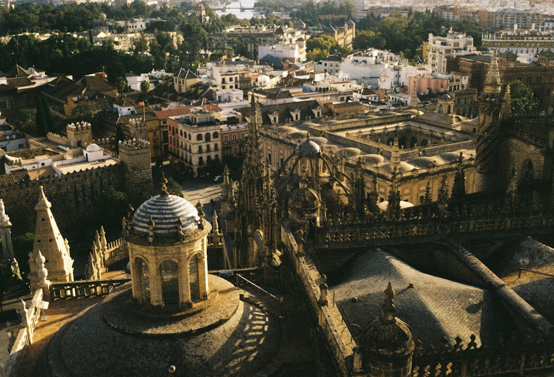 La Giralda de Séville : Un Symbole d'Histoire et de Culture | Secret World Trip Planner