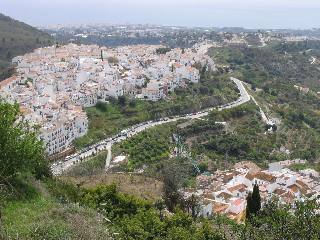 Frigiliana: Un gioiello bianco dell'Andalusia — Baghlia