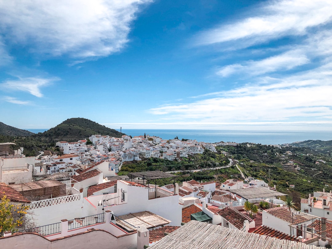 Frigiliana : Un bijou blanc d'Andalousie - Baghlia | Secret World Trip Planner
