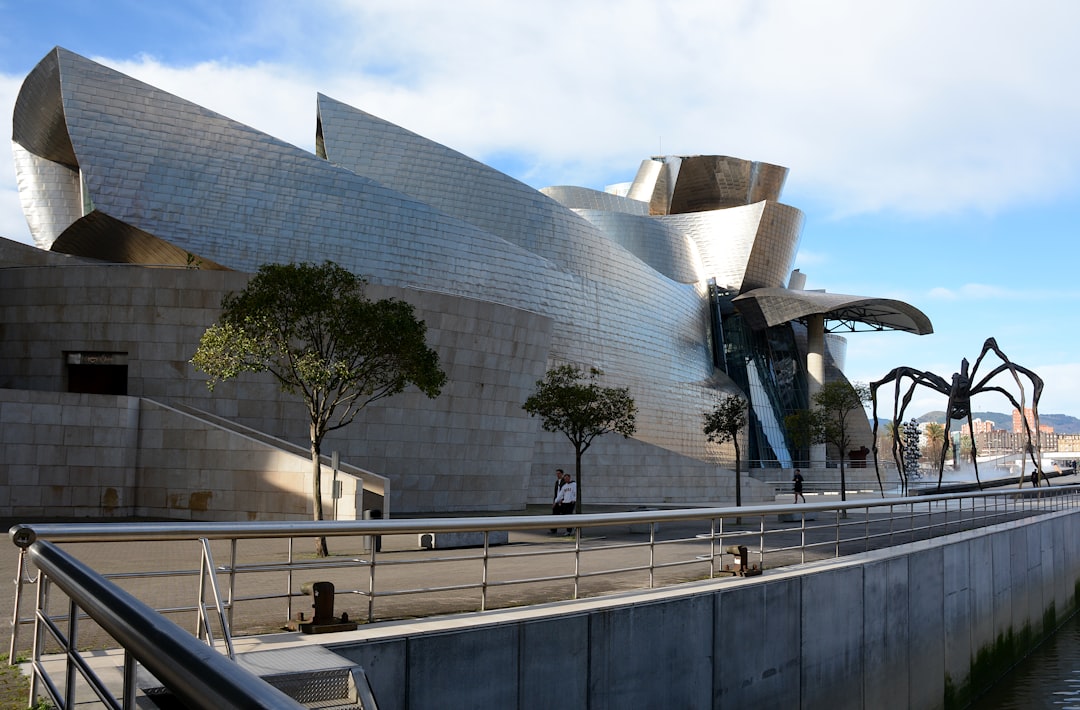 Entdecken Sie das Guggenheim-Museum in Bilbao: ein Meisterwerk der zeitgenössischen Kunst - Sallèles-d'Aude | Secret World Trip Planner