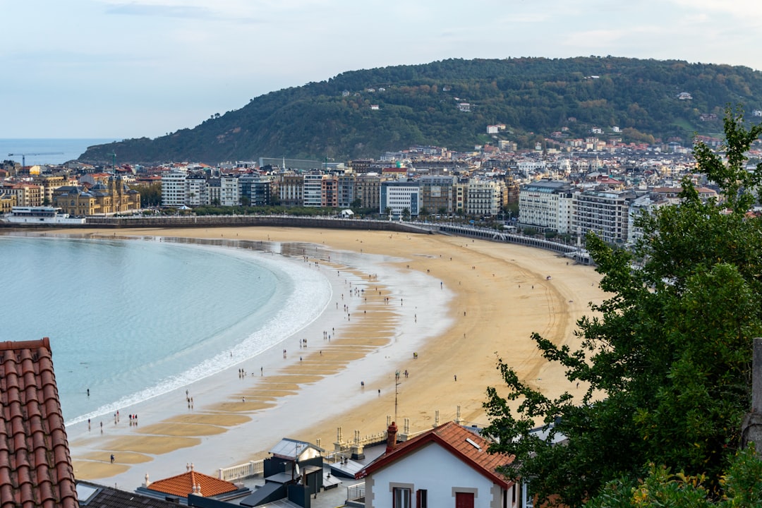 Praia da Concha: Um Paraíso em San Sebastián - Castelnaudary | Secret World Trip Planner