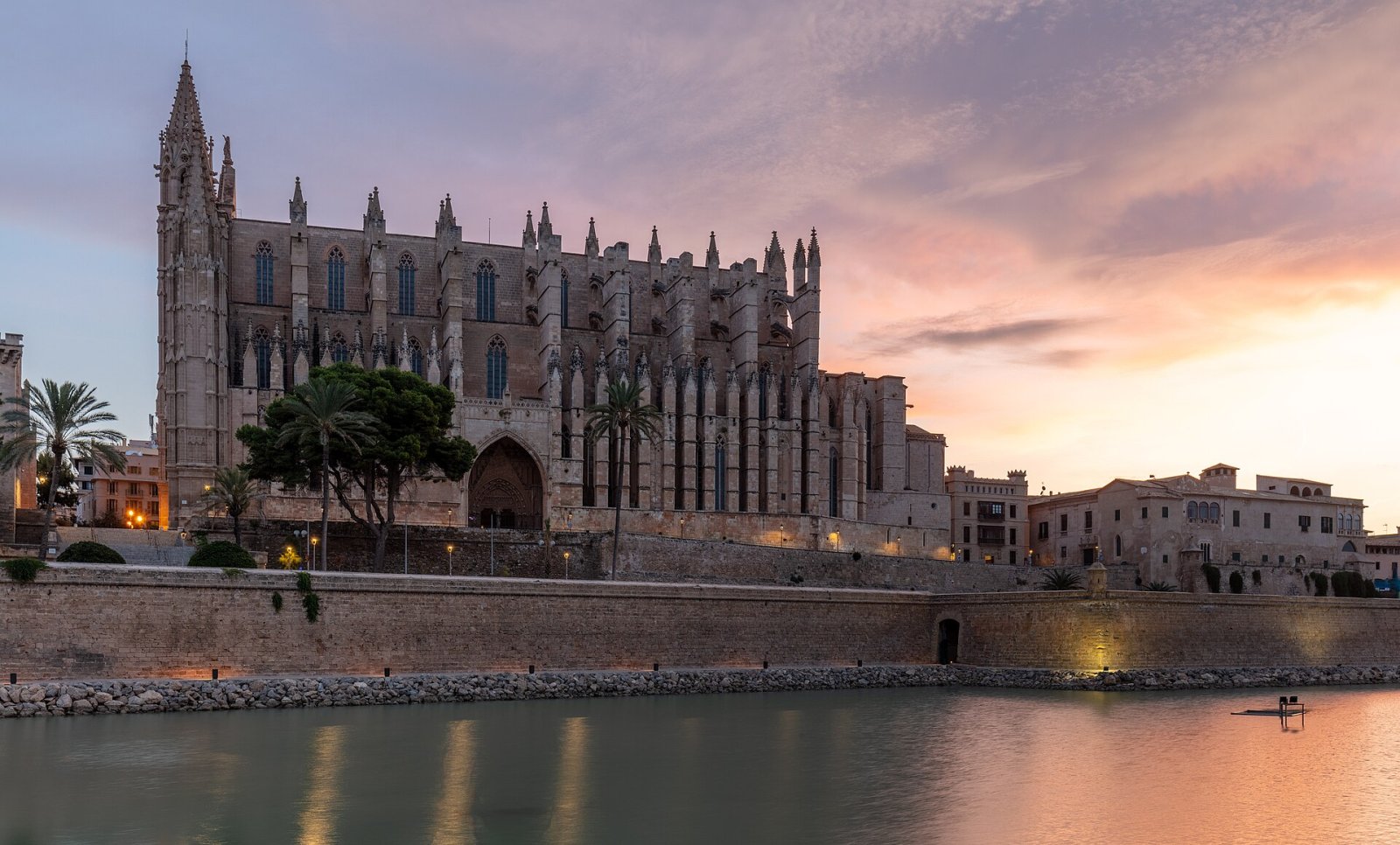 A Majestosa Catedral de Palma: Um Tesouro Gótico nas Baleares - Palma | Secret World Trip Planner