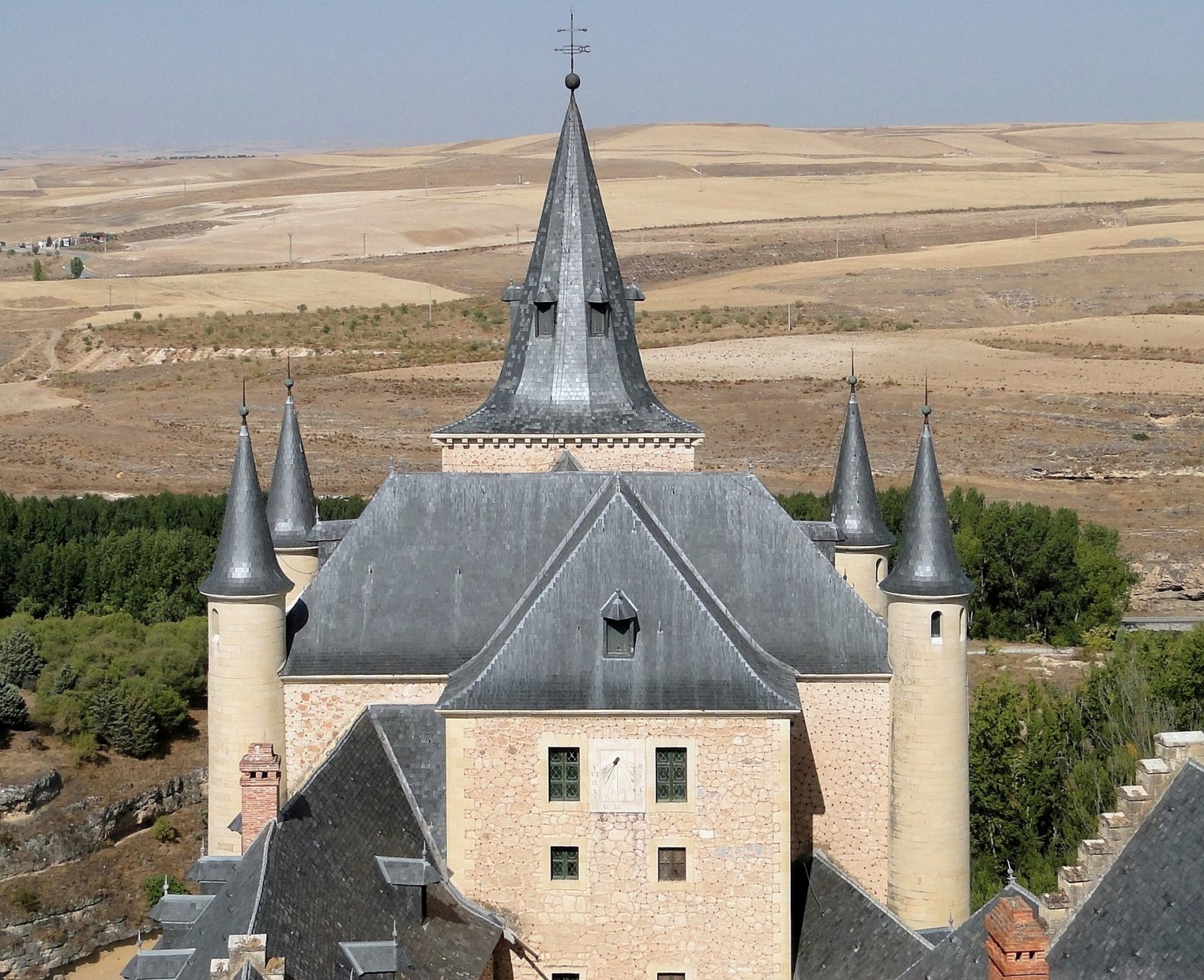 Scopri l'Alcázar di Segovia: un castello da fiaba in Spagna | Secret World Trip Planner