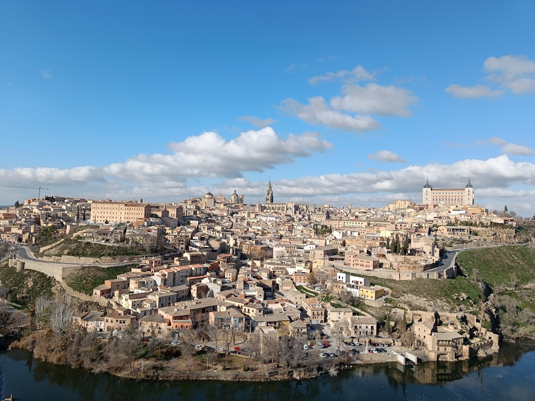 トレドを発見する：スペインの歴史の旅 - Torresolí | Secret World Trip Planner