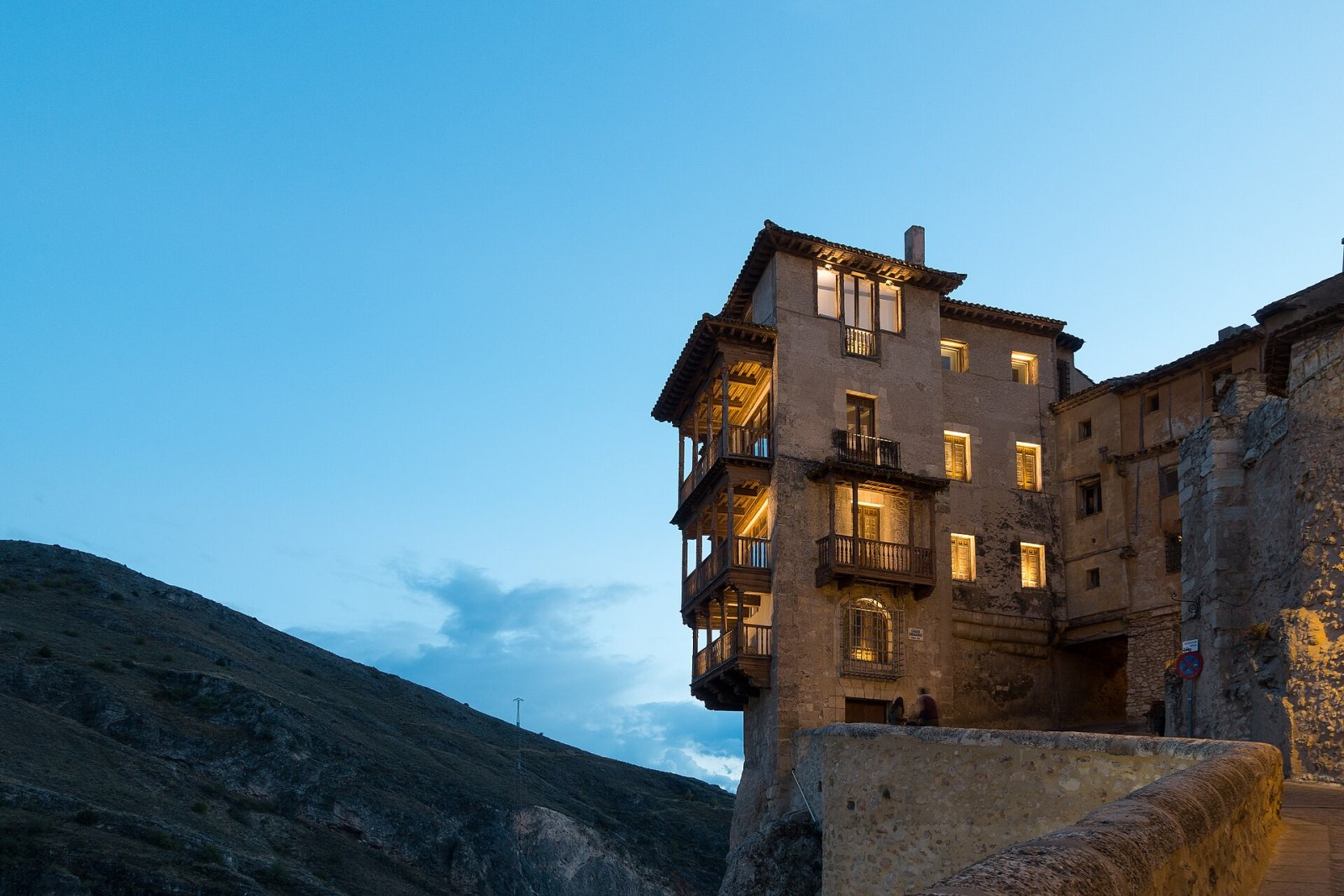 Découvrez les Maisons Suspendues de Cuenca : Un Plongée dans l'Histoire