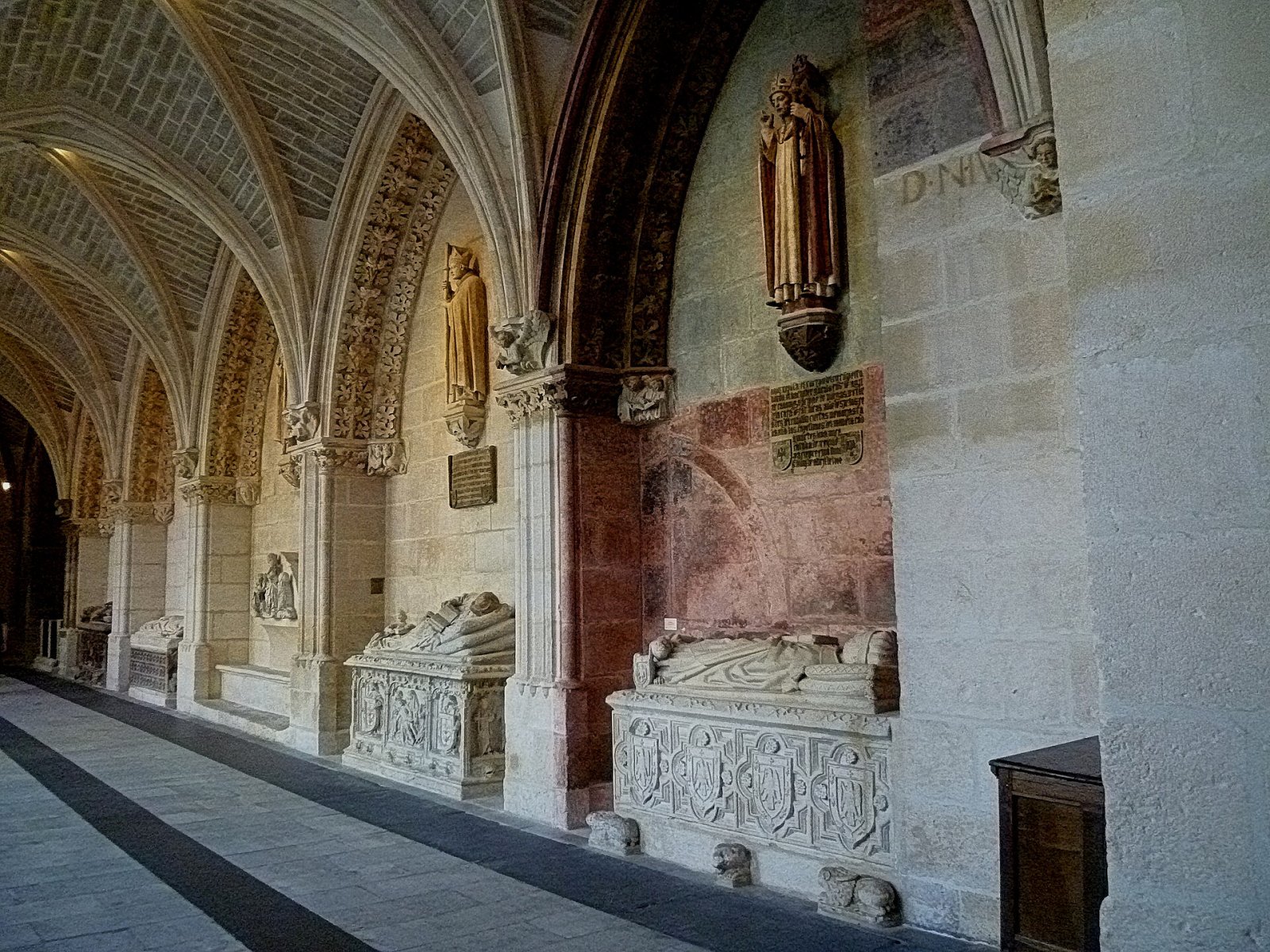 Découvrez la majestueuse Cathédrale de Burgos : un chef-d'œuvre gothique | Secret World Trip Planner