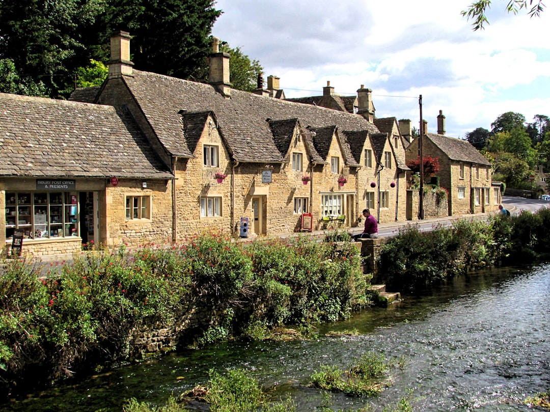 Descubra Bibury: uma joia cultural no coração da Inglaterra | Secret World Trip Planner