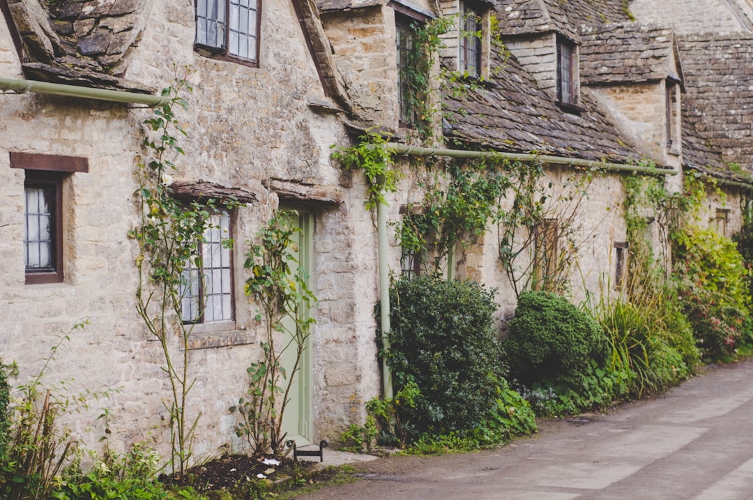 Descubra Bibury: uma joia cultural no coração da Inglaterra | Secret World Trip Planner