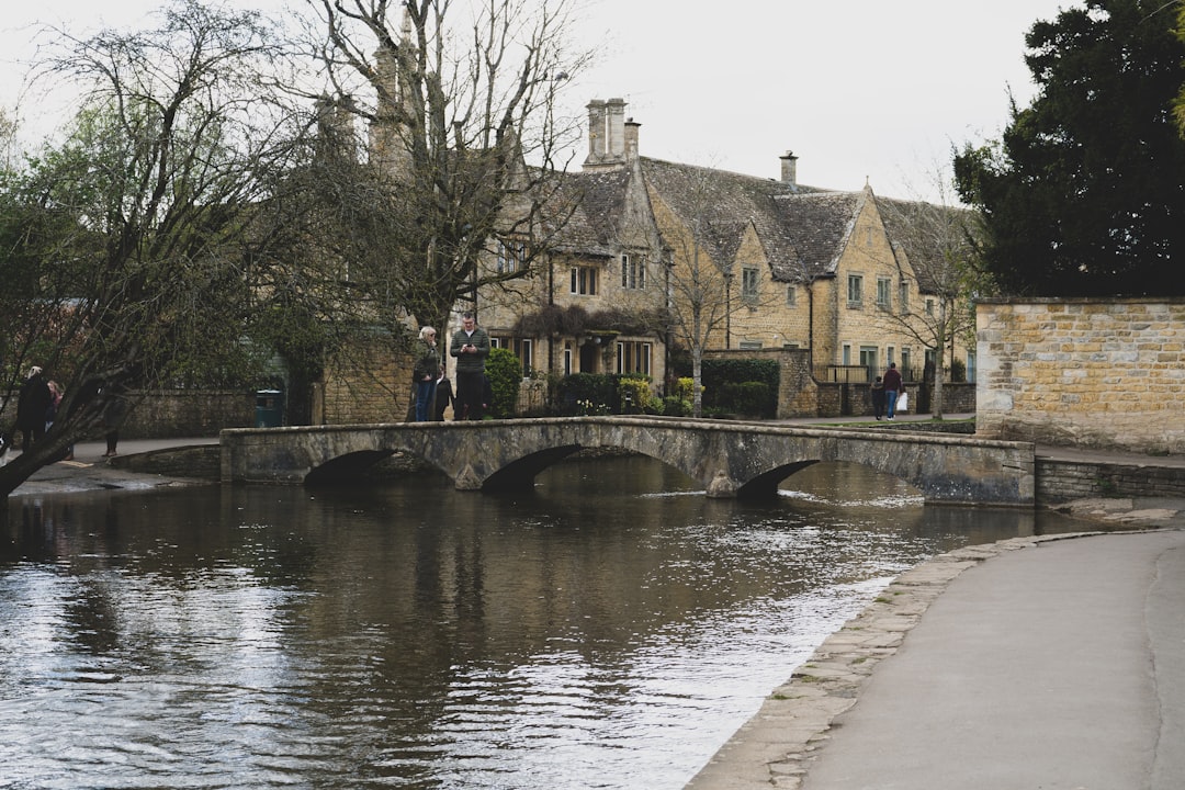 Scopri Bourton-on-the-Water, la Venezia dei Cotswolds