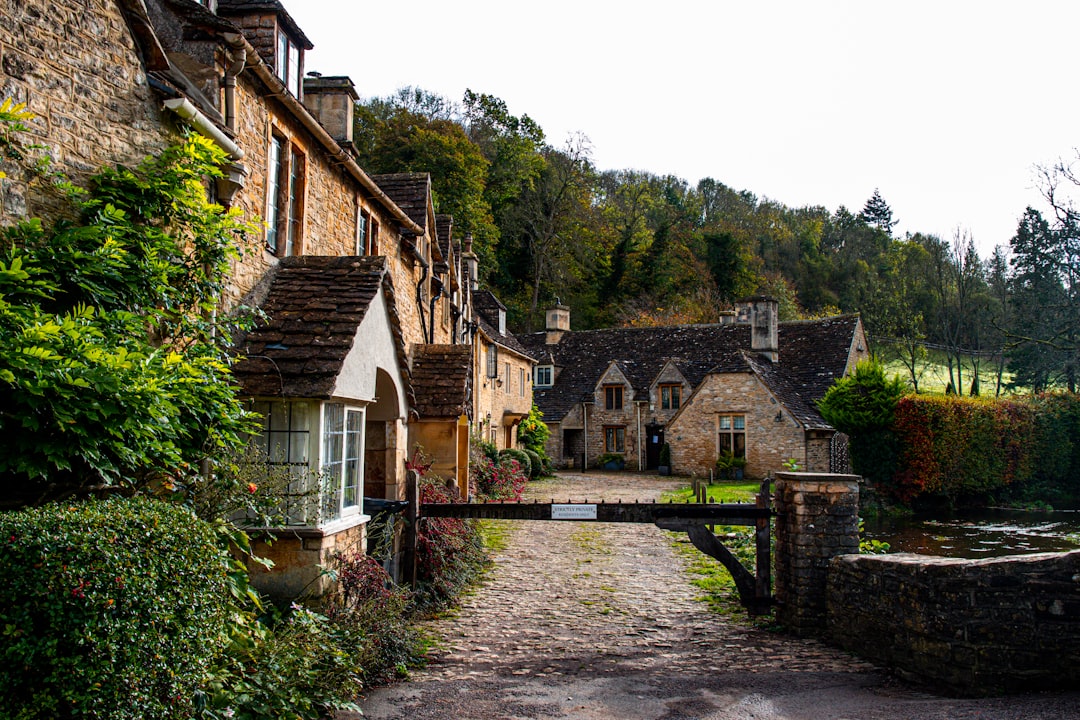 Découvrir Castle Combe : le plus beau village d'Angleterre | Secret World Trip Planner
