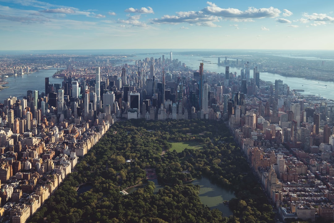 中央公园的克里斯托与让-克劳德之门 - New York | Secret World Trip Planner