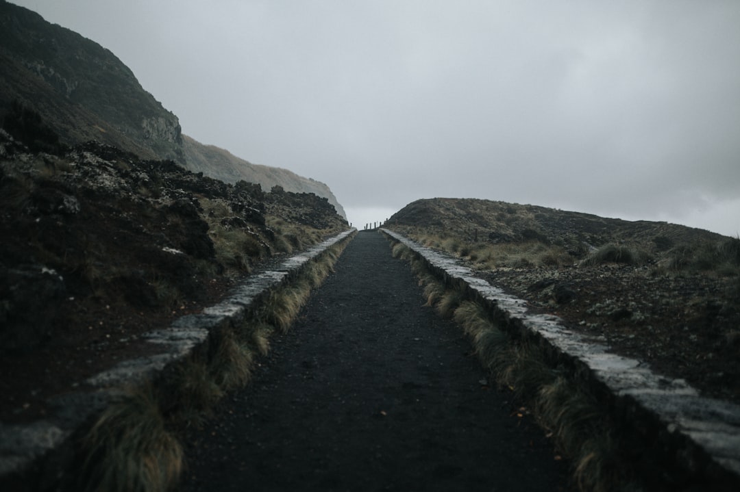 Путь Гиганта: Искусство и Природа в Гармонии - 44 Causeway Rd | Secret World Trip Planner