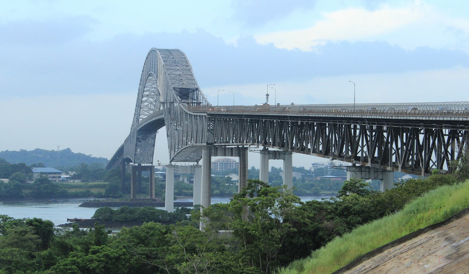 Découvrez le Pont des Amériques : une icône du Panama - Panama City | Secret World Trip Planner