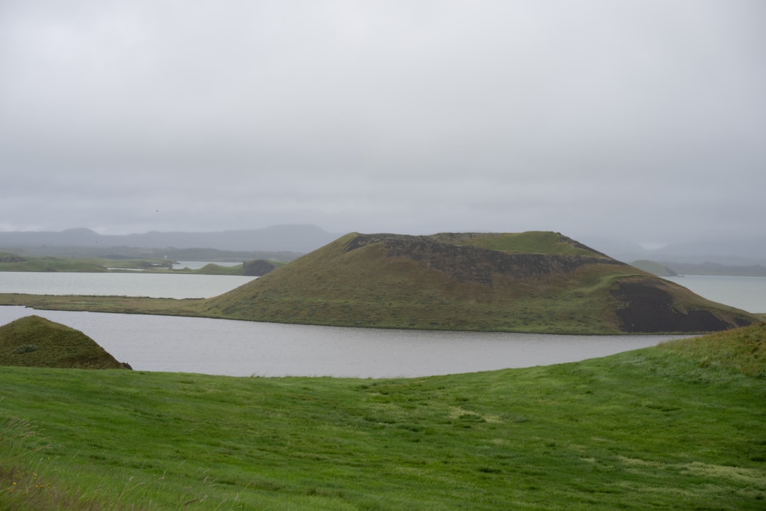 自然放松的温泉：米湖的地球泻湖 - Jarðbaðshólar | Secret World Trip Planner