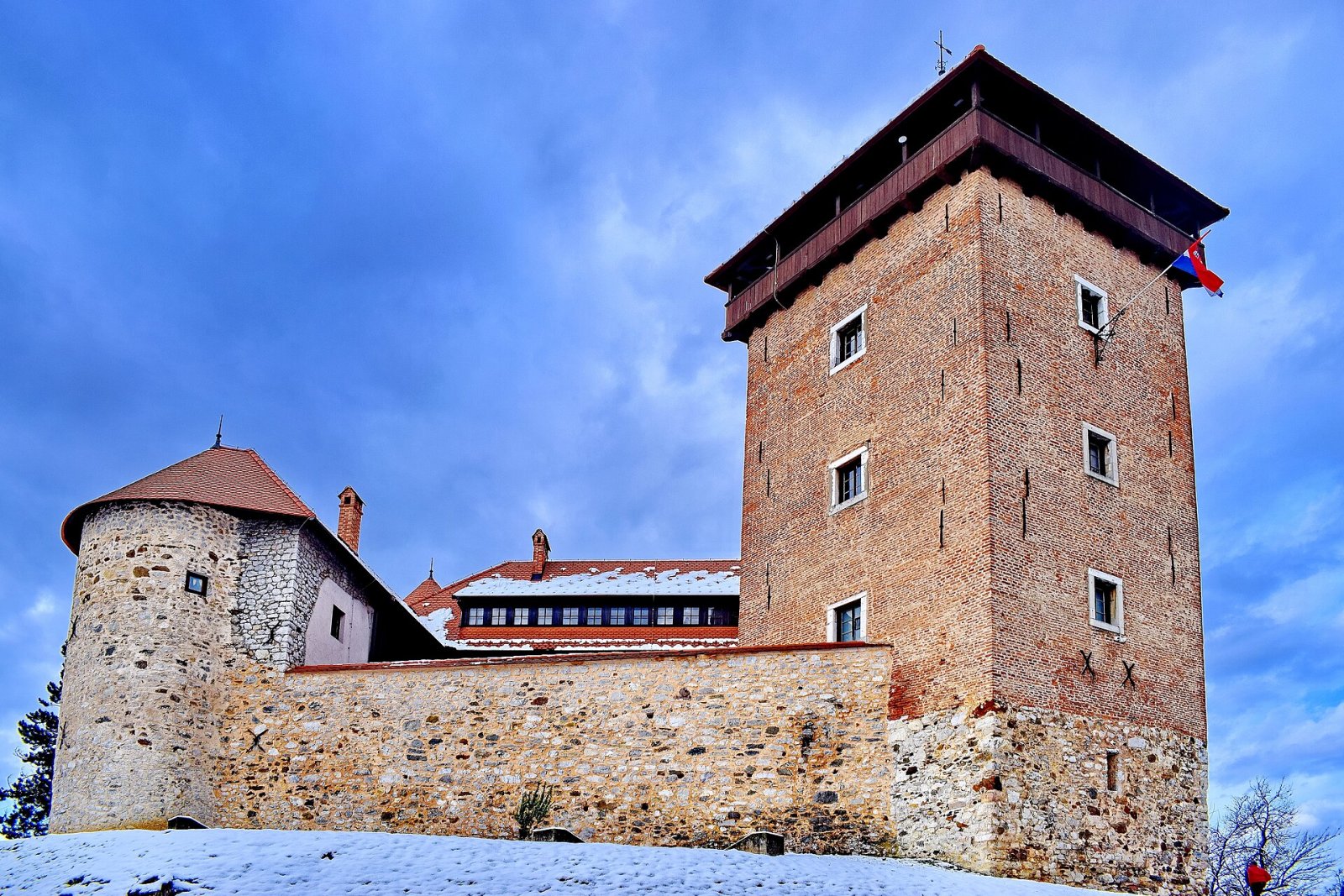 Découvrez le Château de Dubovac : un bijou de Croatie - Karlovac | Secret World Trip Planner