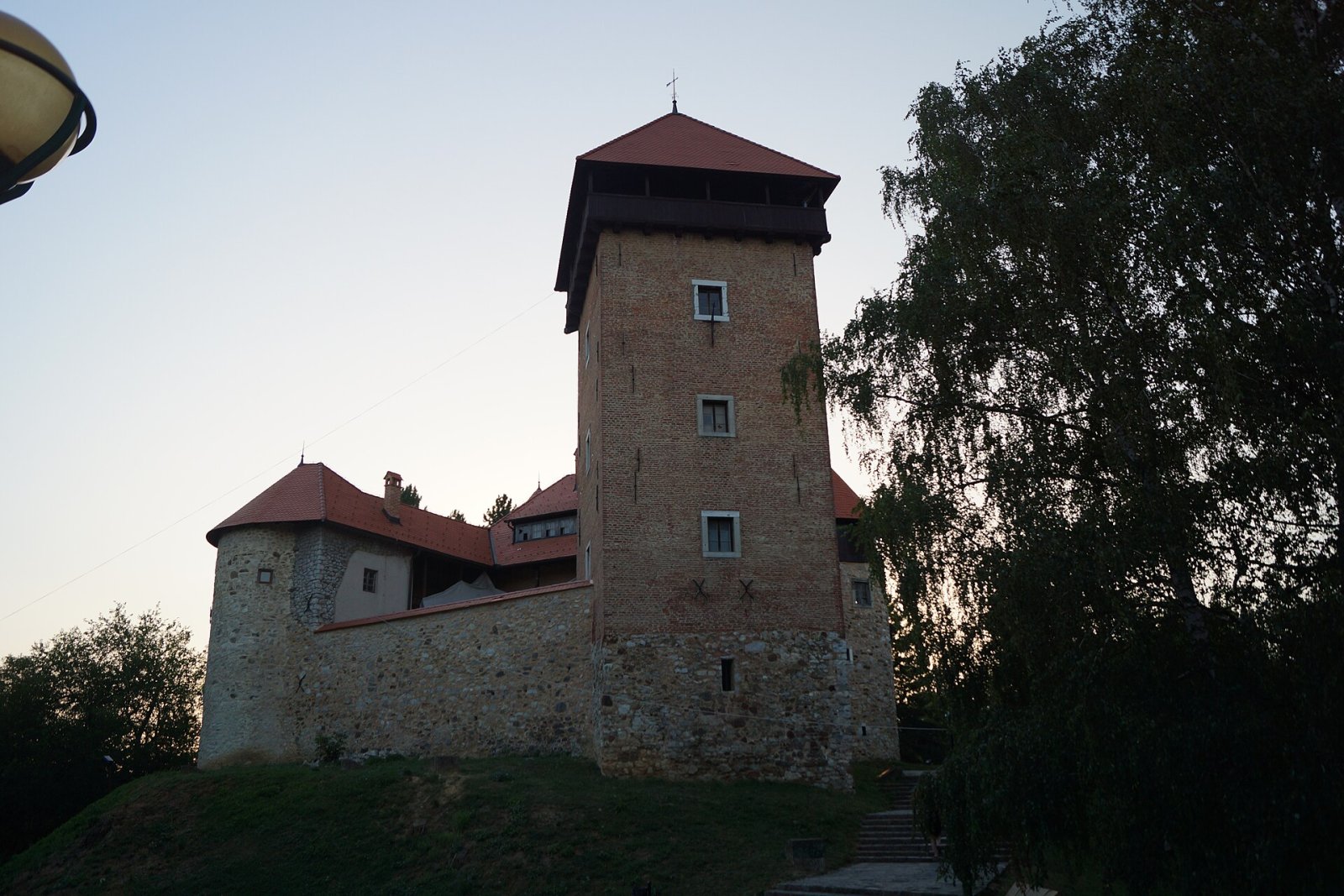 Découvrez le Château de Dubovac : un bijou de Croatie - Karlovac | Secret World Trip Planner