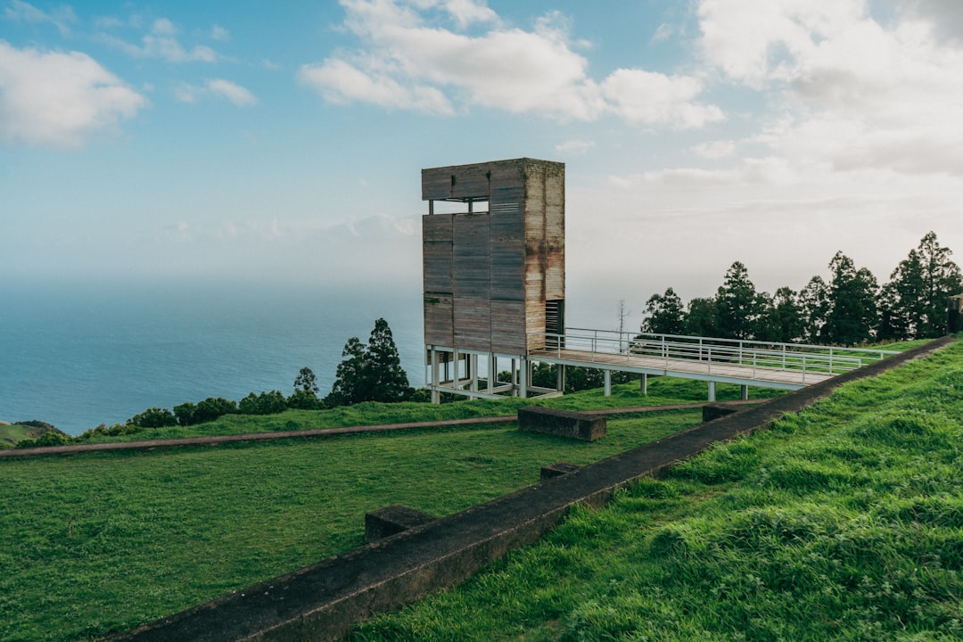 Pico dos Bodes: Un Paradiso Naturale nelle Azzorre - Paul do Mar | Secret World Trip Planner