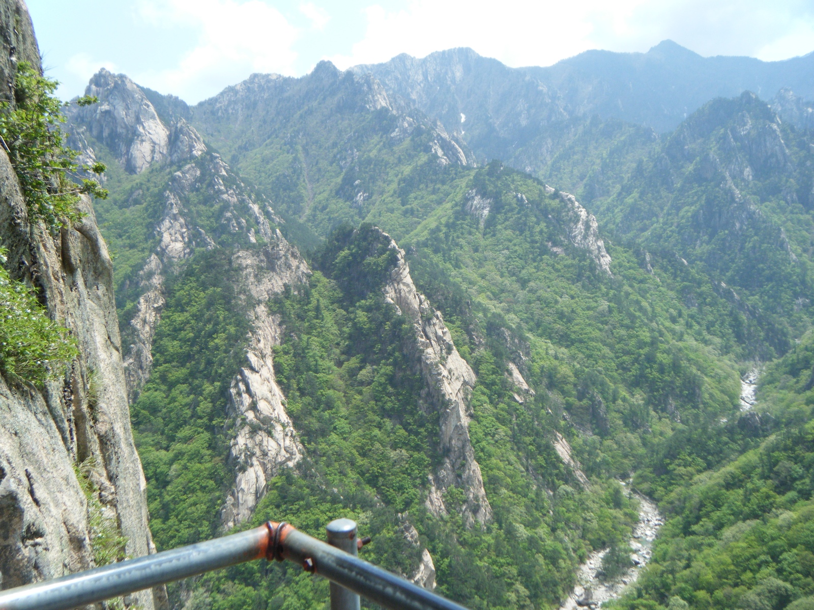 Découvrez Hwachaebong : le sommet caché de Corée du Sud - Sokcho-si | Secret World Trip Planner