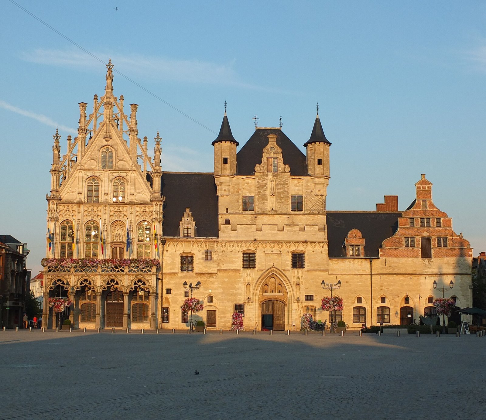 Откройте для себя старый город Мехелен: история и культура в Фландрии - Grote Markt 2 | Secret World Trip Planner