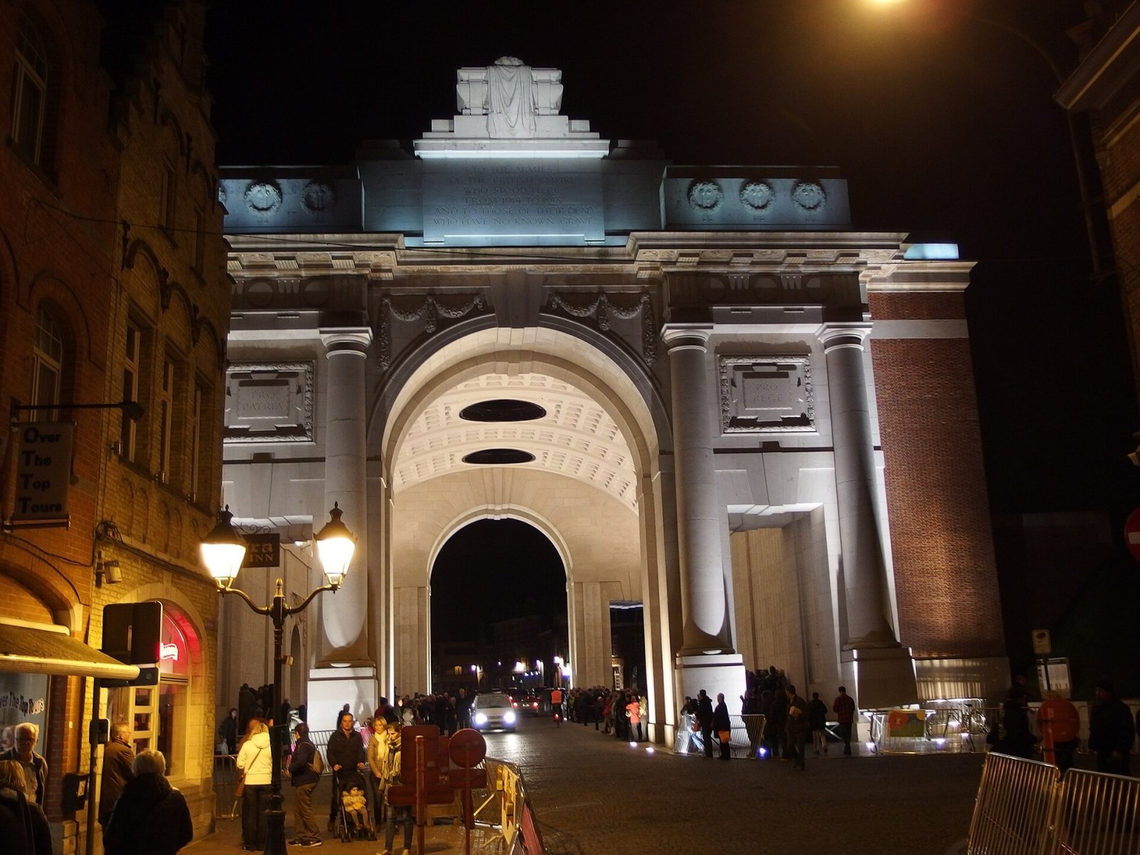 Menin Gate: o monumento à memória em Ypres - Grote Markt 34 | Secret World Trip Planner