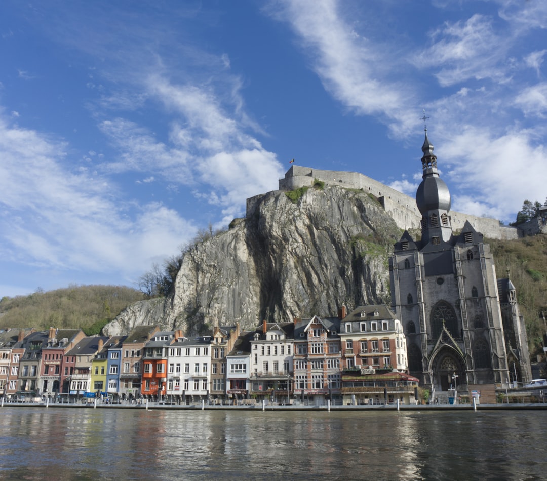 Explora la Ciudadela de Dinant: Historia y Belleza en Bélgica - Rue Adolphe Sax 11 | Secret World Trip Planner