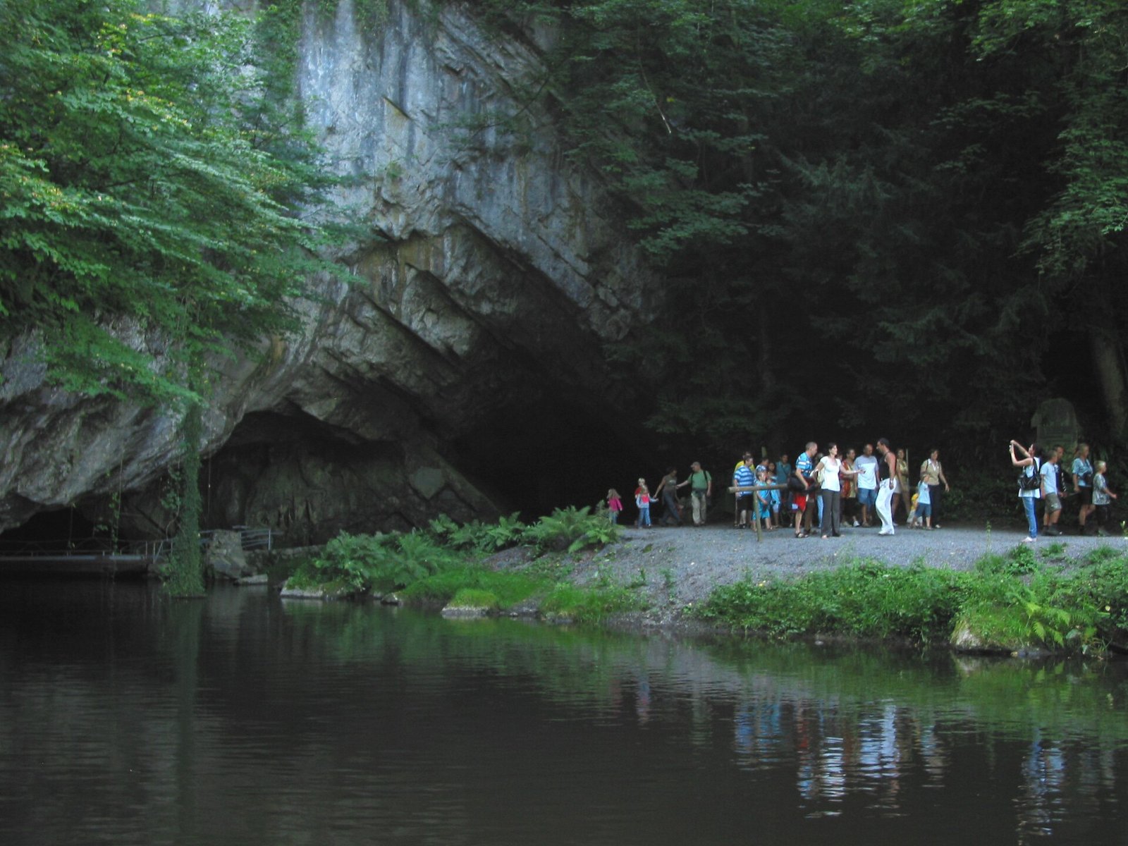 Die Magischen Höhlen von Han-sur-Lesse in Belgien Entdecken - 458M+M8 Rochefort | Secret World Trip Planner