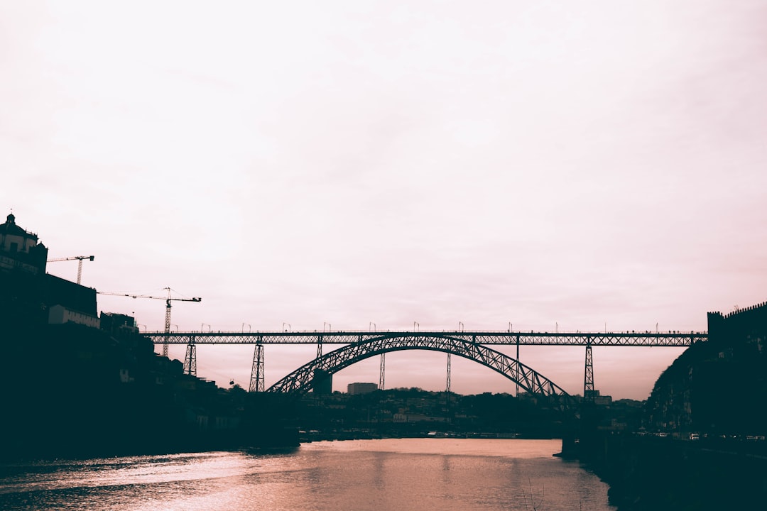Scopri il Ponte Dom Luís: simbolo di Porto e della sua storia | Secret World Trip Planner