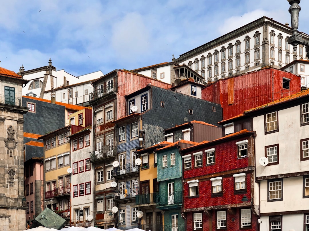 Découvrez Porto Ribeira : Histoire et Beautés de la Capitale du Nord