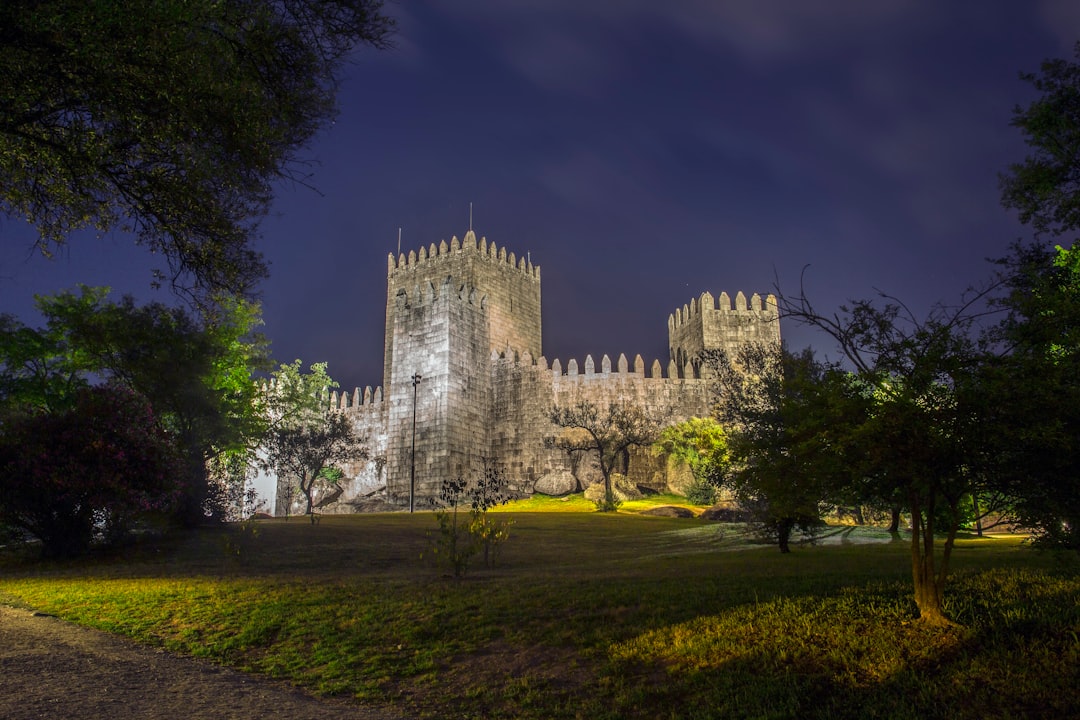 Entdecken Sie das historische Zentrum von Guimarães, dem Herzen Portugals | Secret World Trip Planner