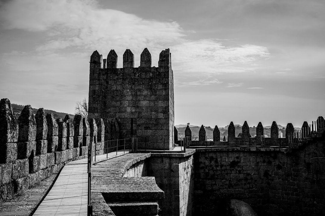 Découvrez le Centre Historique de Guimarães, le Cœur du Portugal | Secret World Trip Planner