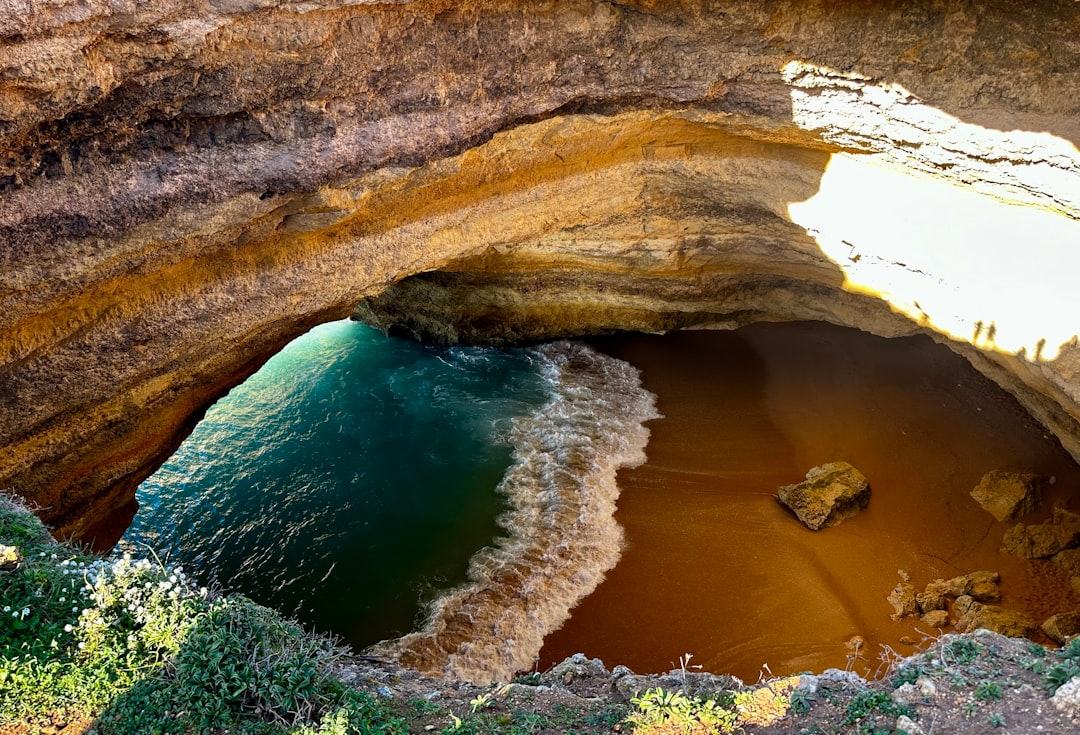 Descubra a Gruta de Benagil: uma joia natural do Algarve | Secret World Trip Planner