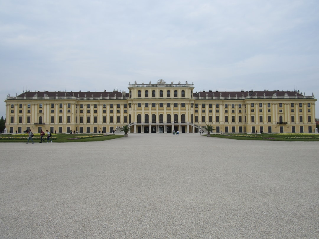 Descubra o Palácio de Schönbrunn: história e beleza em Viena - Wien | Secret World Trip Planner