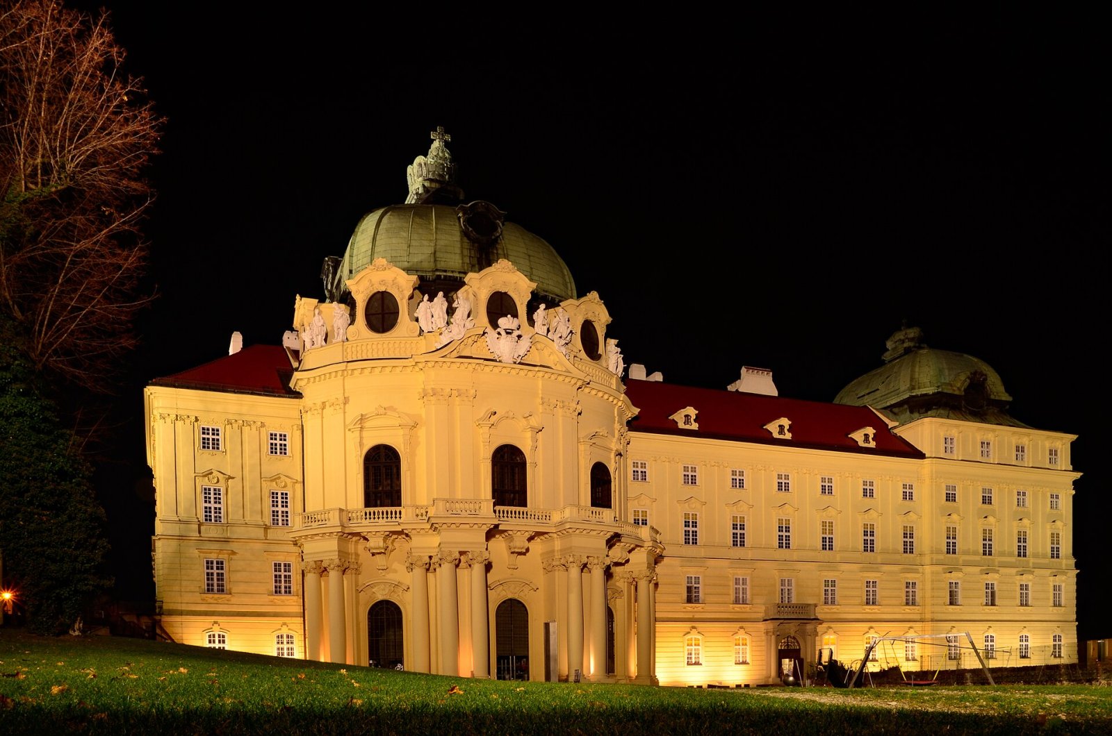 Scopri il Monastero di Klosterneuburg: Storia e Bellezza - Klosterneuburg | Secret World Trip Planner