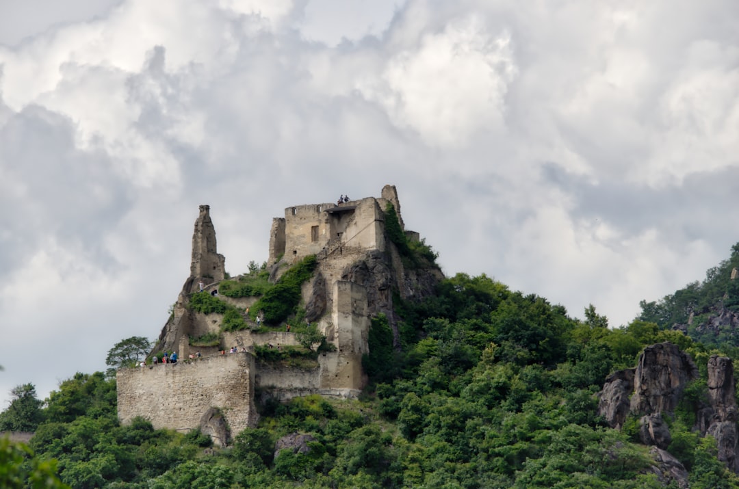 Descubre el Castillo de Dürnstein: Historia y Bellezas de Austria - Dürnstein | Secret World Trip Planner