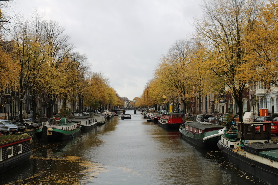 Descubre los Canales de Ámsterdam: Un Viaje entre Historia y Cultura - Amsterdam | Secret World Trip Planner